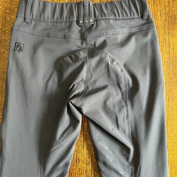 ROMFH Ladies Sarafina Euroseat Equestrian Riding Pants Lot of 2
( NWT $360 ) - Picture 10 of 16